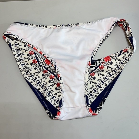Cupshe cream/red/blue bandanna print bikin… - Picture 11 of 11